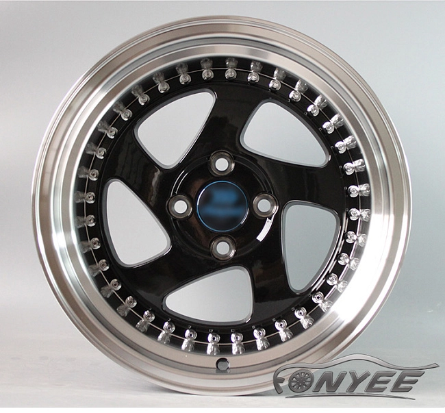 картинка Новые диски Rotiform TMB Flat R15 4х100 ET17 J8,5 черный глянец + серебристые болтики магазин  StreetTuning 