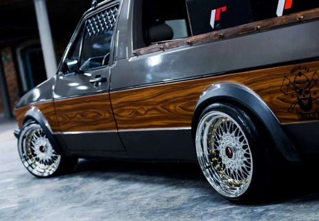 картинка Новые диски BBS RS R17 4X114,3/5X114,3 ET30 J8,5 хром серебро + золотистые болтики магазин  StreetTuning 