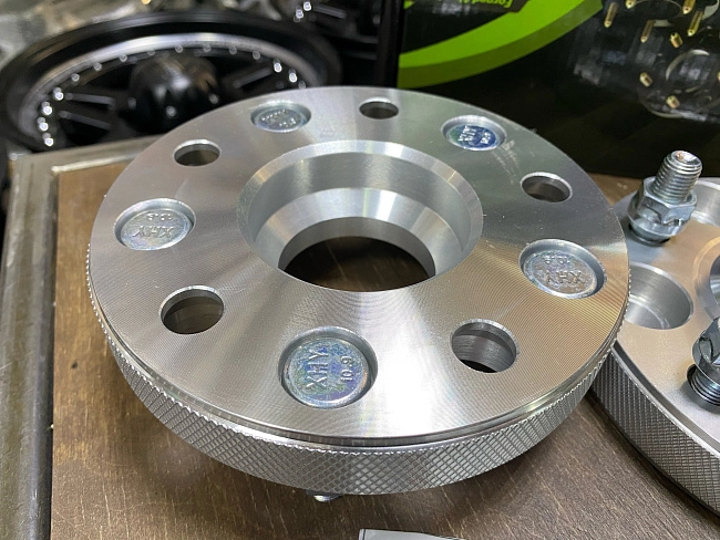 картинка Проставка Starleks 25 мм 5x114.3 цо 64.1 шпилечная M12x1,5 Silver магазин  StreetTuning 