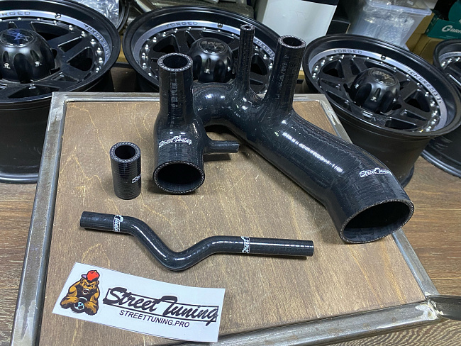 картинка Патрубок турбины впускной Audi A4, VW Passat B5 1.8T магазин  StreetTuning 