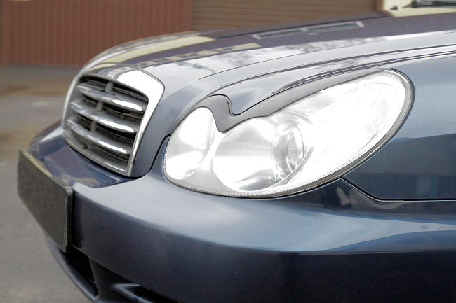 картинка Hyundai Sonata 2002–2009 Накладки на передние фары (реснички) компл.-2 шт. магазин  StreetTuning 