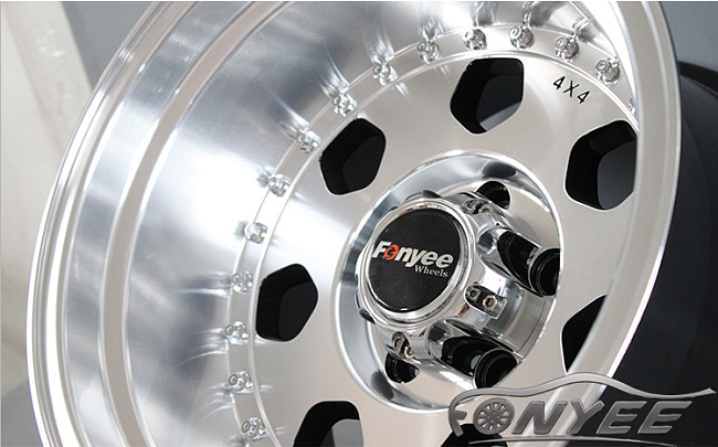 картинка Новые диски Daytona R15 6х139,7 ET-44 J10 серебристые магазин  StreetTuning 