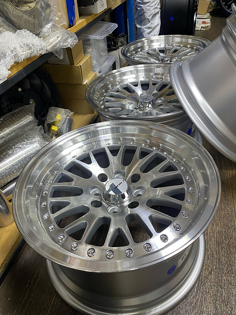 картинка Новые диски ESM 007 R15 J8 ET25 4X100, серебро магазин  StreetTuning 