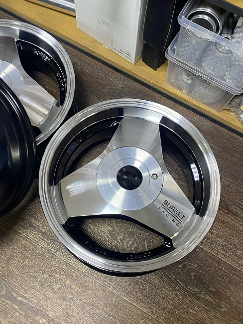 картинка Диски Borbet R14 4х100/114,3 ET25 J6 серебро + черный магазин  StreetTuning 