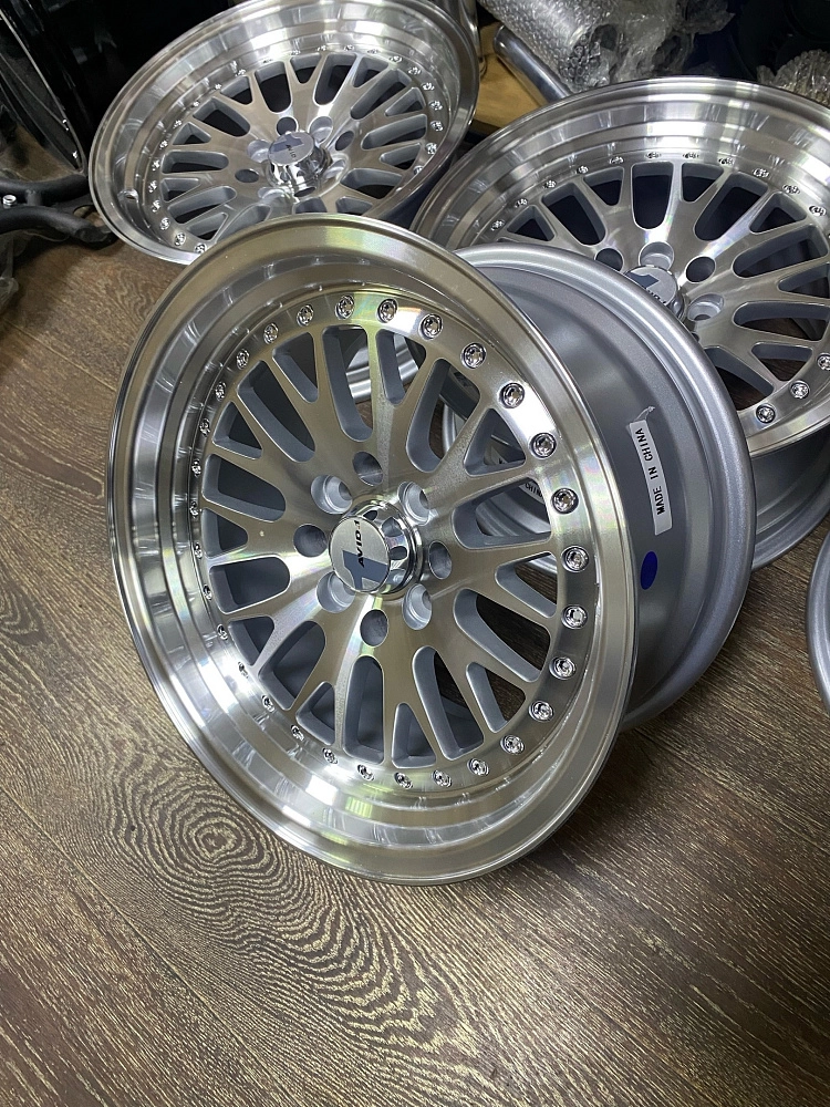 картинка Новые диски ESM 007 R15 J8 ET25 4X100, серебро от магазина  StreetTuning
