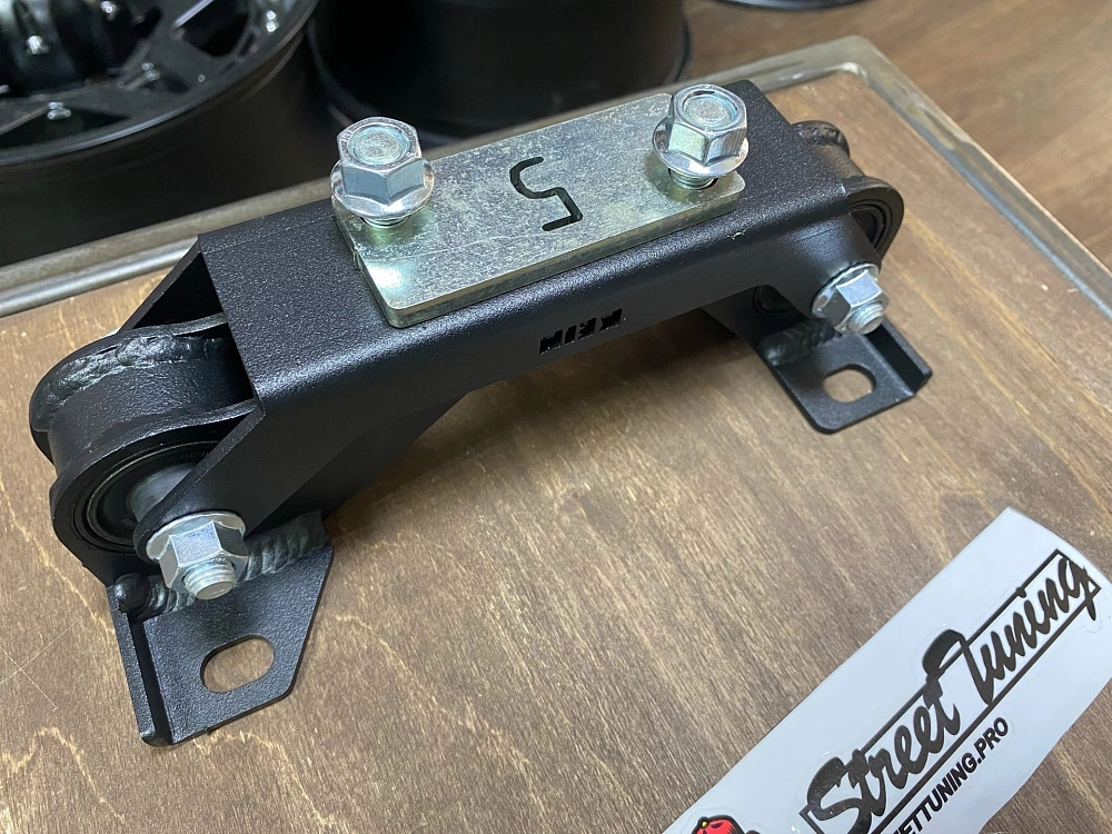 картинка Мягкая опора 5 МКПП для Subaru Impreza, WRX/STI, Legacy, Forester от магазина  StreetTuning
