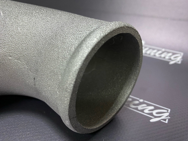 картинка Отвод алюминиевый приварной 90 гр 63 - 76 мм магазин  StreetTuning 