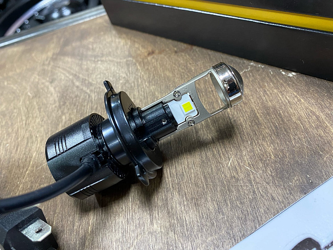 картинка Мини Bi-Led лампы Sanvi - H4 5500к, комплект 2 шт магазин  StreetTuning 