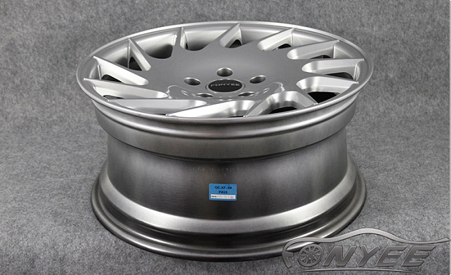 картинка Новые диски Vossen VLE1-L Replica R18 5X112 ET40 J8,5 серебро магазин  StreetTuning 