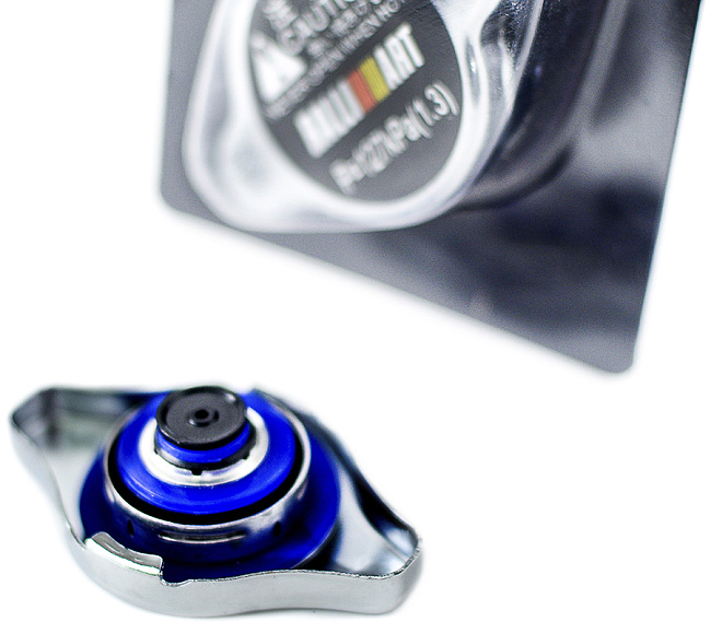 картинка Крышка радиатора RALLIART 1.3 атм магазин  StreetTuning 