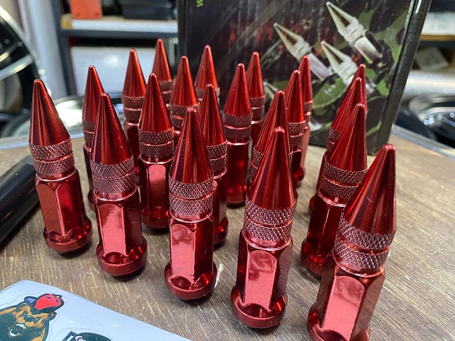 картинка Комплект гаек пики (пули) Starleks, 12х1.5 , цвет красный, 20 шт. магазин  StreetTuning 