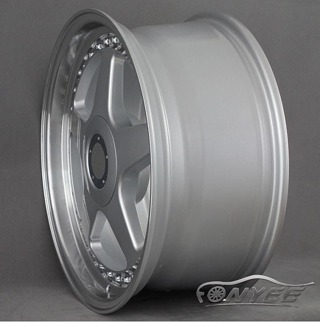 картинка Новые диски OZ Racing Futura R18 5x112-5x120 ET35 J8 серебро магазин  StreetTuning 