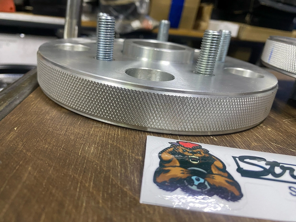 картинка Проставка переходная 25 мм 5x139.7-5x114.3, ЦО 98.5-60.1 шпилька 12x1.5 от магазина  StreetTuning