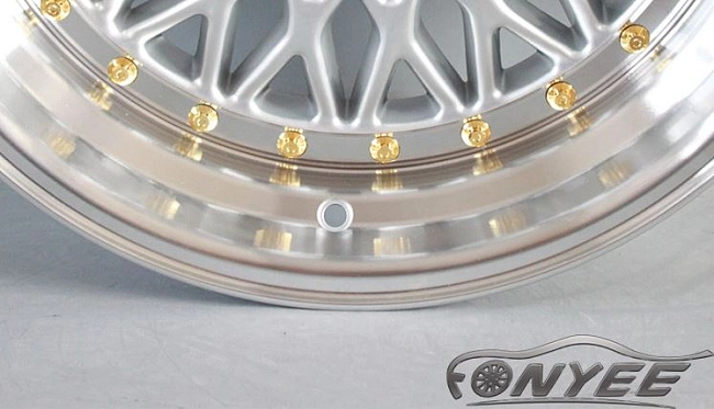 картинка Новые диски BBS RS R17 4X100/4X108 ET15 J10 серебро + золотистые болтики магазин  StreetTuning 
