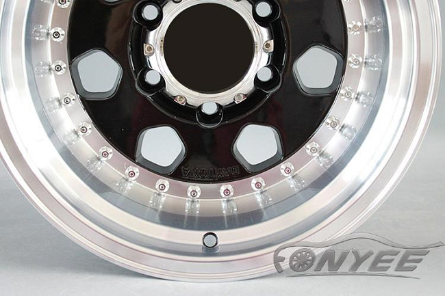 картинка Новые диски Daytona R15 6х139,7 ET-44 J10 черный глянец + полированная полка магазин  StreetTuning 