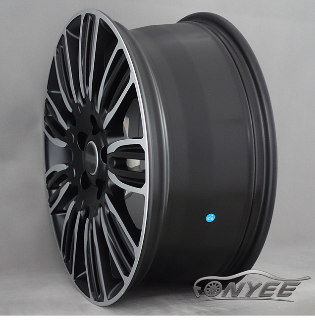 картинка Новые диски RANGE ROVER VELAR R19 5x120 ET45 J8 черный мат + серебро магазин  StreetTuning 