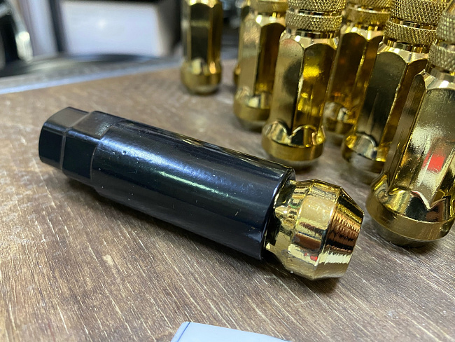 картинка Комплект гаек пики (пули) Starleks, 12х1.25 , цвет золотой титан, 20 шт. магазин  StreetTuning 