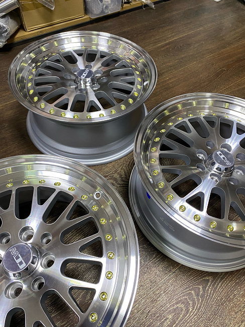 картинка Новые диски ESM 007 R16 J7 ET30 4X100x114.3 магазин  StreetTuning 