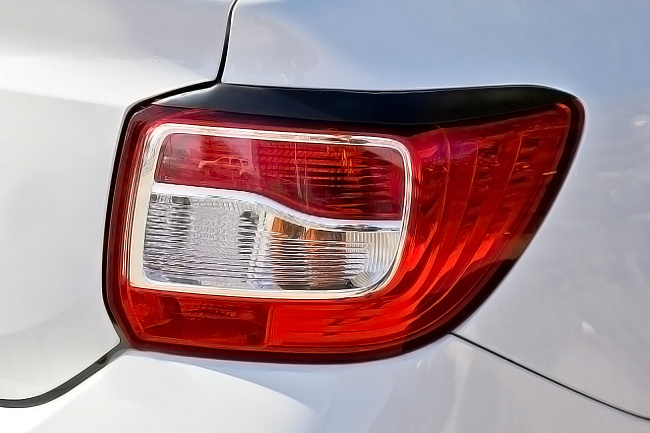 картинка Renault Logan II 2014—н.в. Накладки на задние фонари (реснички) магазин  StreetTuning 