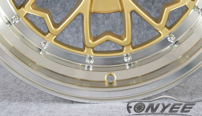картинка Новые диски Fonyee 552 R15 4X100 ET20 J8 золото + полированная полка магазин  StreetTuning 
