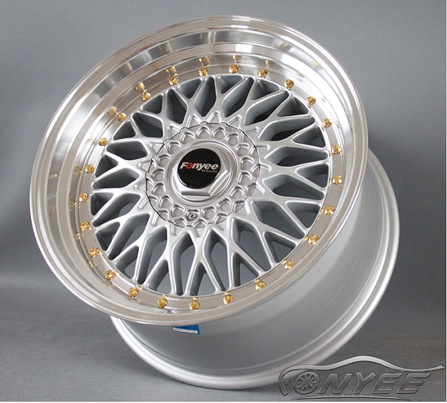 картинка Новые диски BBS RS R17 5X100/5X120 ET30 J8,5 серебро + золотистые болтики магазин  StreetTuning 