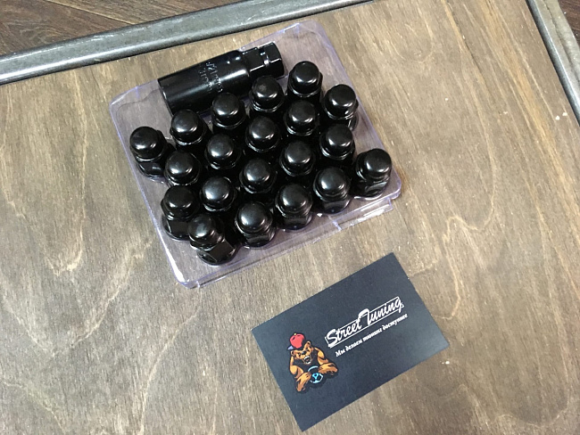 картинка Колесные гайки Starleks, М14 х 1.5, L-35 мм, черные магазин  StreetTuning 