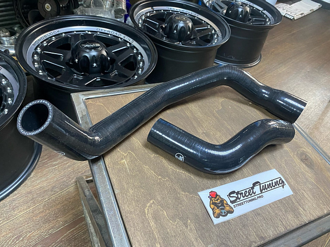 картинка Патрубки радиатора Samco Sport для Nissan Skyline GTR R33-34, черные магазин  StreetTuning 