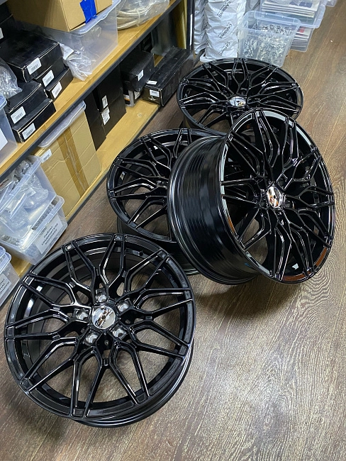 картинка Новые диски Wheelegend VLF R17 J7.5 ET35 5x112 Black магазин  StreetTuning 