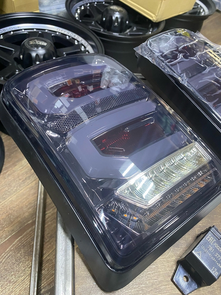 картинка Задние светодиодные фонари тонированные для а/м ВАЗ 2121,21213,21214 от магазина  StreetTuning