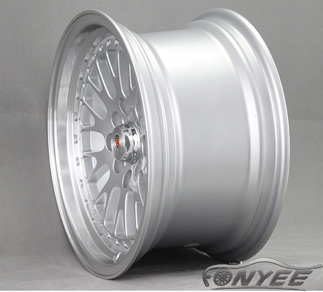 картинка Новые диски ESM 007 R15 4x100-4x114,3 ET20 J8 серебряные магазин  StreetTuning 
