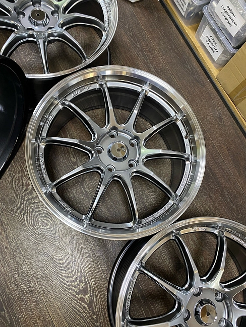 картинка Новые диски RAYS R18 J8.5 ET33 5X114.3, Hyper Black магазин  StreetTuning 