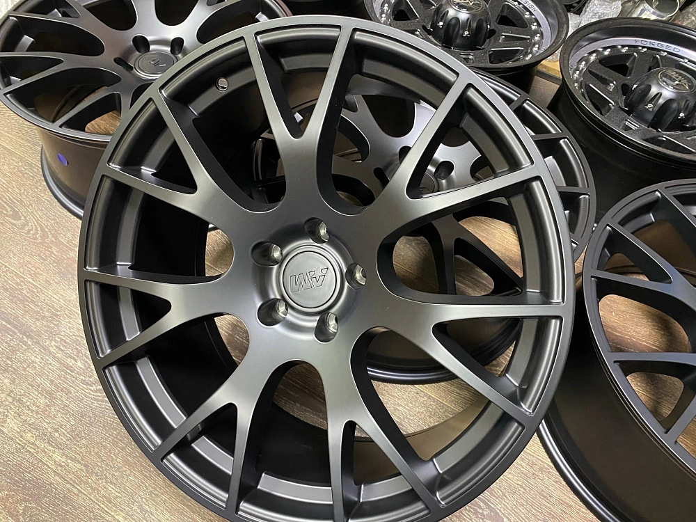 картинка Новые диски Hellcat SRT Syle R20 J9 ET18 5X115 черный мат от магазина  StreetTuning
