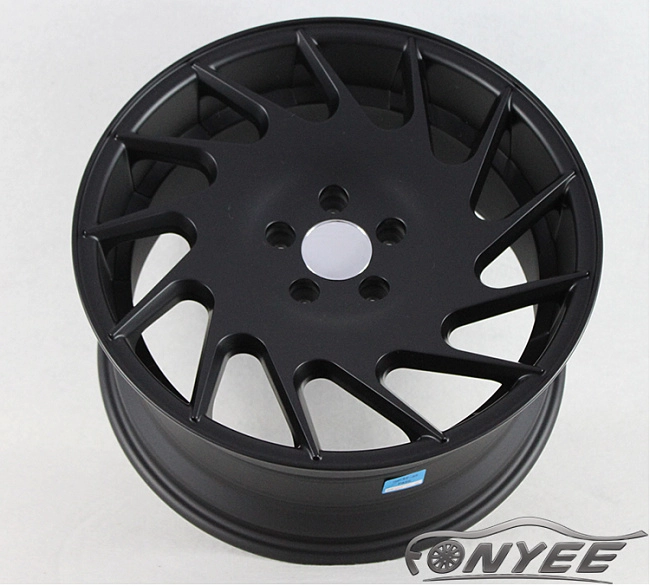 картинка Новые диски Vossen VLE1-R Replica R18 5X112 ET40 J8,5 черный мат магазин  StreetTuning 