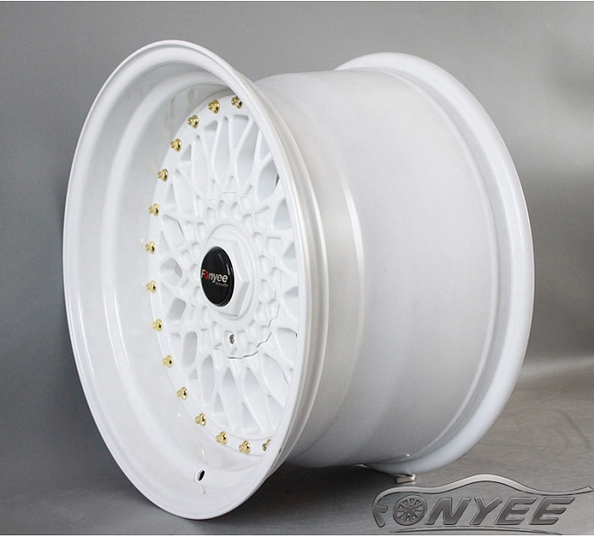 картинка Новые диски BBS RS R15 4X100/5X100 ET25 J8 белый глянец + золотистые болтики магазин  StreetTuning 