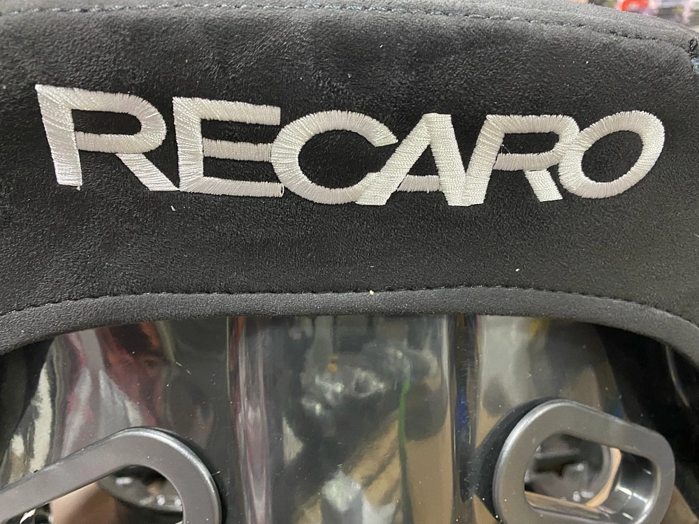 картинка Сиденье спортивное "Ковш" Recaro Rac большой размер, черное замшевое. от магазина  StreetTuning