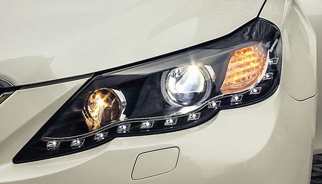 картинка Передние фары для Toyota Mark X Angel Eyes 2010-2013 магазин  StreetTuning 