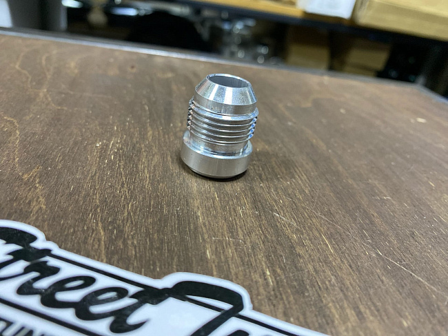 картинка Фитинг приварной AN10 - папа, алюминиевый магазин  StreetTuning 