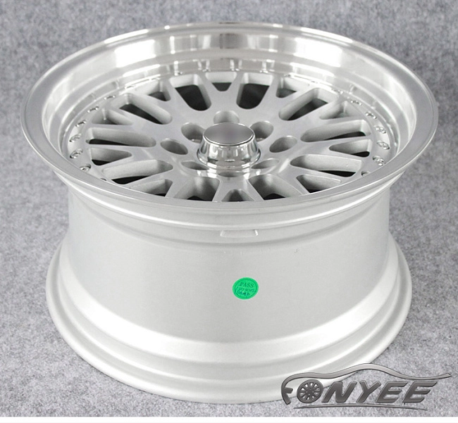 картинка Новые диски ESM 007 R15 4x100-4x114,3 ET15 J8 серебристые магазин  StreetTuning 
