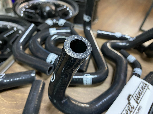 картинка Патрубки системы охлаждения Nissan GTR 33 / 34 RB26DET 14 шт, черные магазин  StreetTuning 