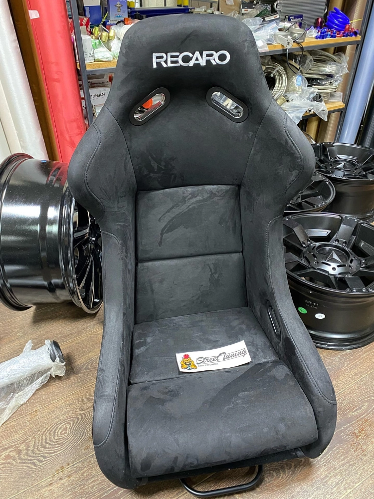 картинка Сиденье спортивное "Ковш" Recaro Rac большой размер, черное замшевое. от магазина  StreetTuning