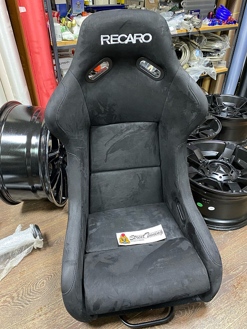 картинка Сиденье спортивное "Ковш" Recaro Rac большой размер, черное замшевое. магазин  StreetTuning 