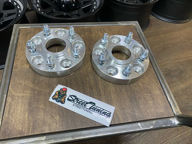 картинка Проставка Starleks 25 мм 5x114.3 цо 67.1 шпилечная M12x1,5 магазин  StreetTuning 