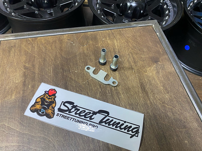 картинка Адаптер для подключения внешнего радиатора АКПП aisin tf-80 ford магазин  StreetTuning 