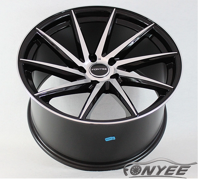 картинка Новые диски Vossen CVT-R Replica R19 5X114,3 ET35 J9 черный глянец + серебро магазин  StreetTuning 