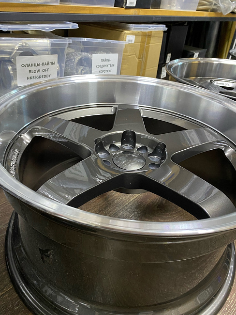 картинка Новые диски Style Nismo LM R18 J9.5 ET12 5x100/5x114,3 магазин  StreetTuning 