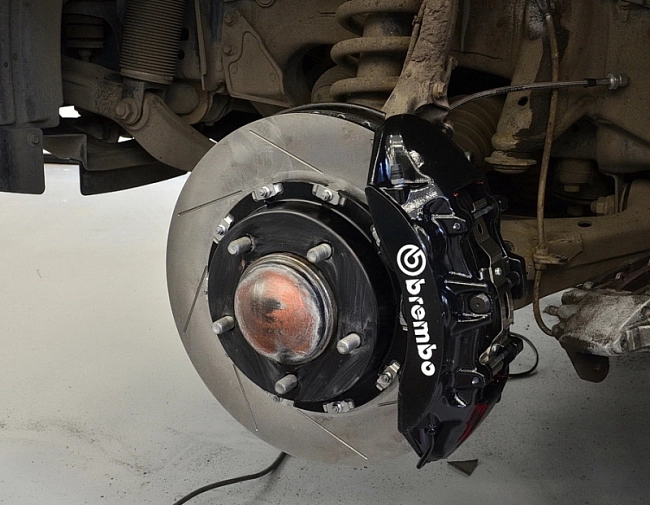картинка Тормозная система передняя 365x34mm, Brembo GT 6 поршней, Toyota LC200, Lexus 570 колесные диски 18" магазин  StreetTuning 