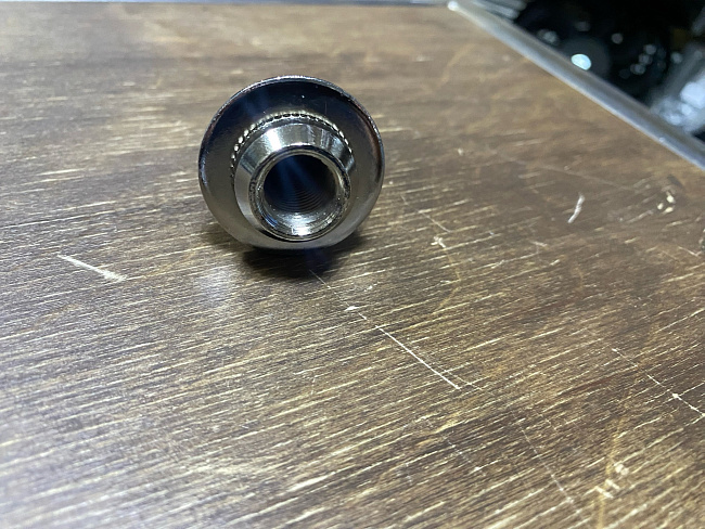 картинка Гайка Starleks M14x1.5, пресс-шайба,H-42.5 мм, закрытая,ключ 21, LC300 магазин  StreetTuning 