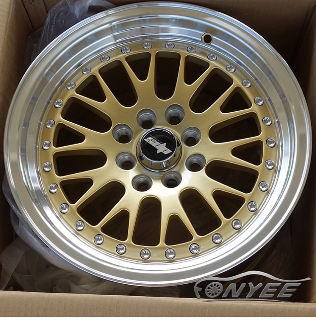 картинка Новые диски ESM 007 R15 4x100-4x114,3 ET25 J8 светло золотые магазин  StreetTuning 
