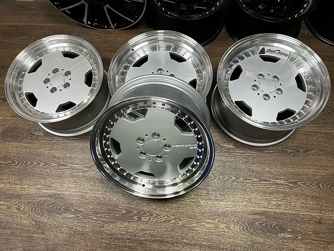 картинка Новые диски Performa 25 разноширокие R17 J8/J9,5 ET25 5X112 серебро магазин  StreetTuning 