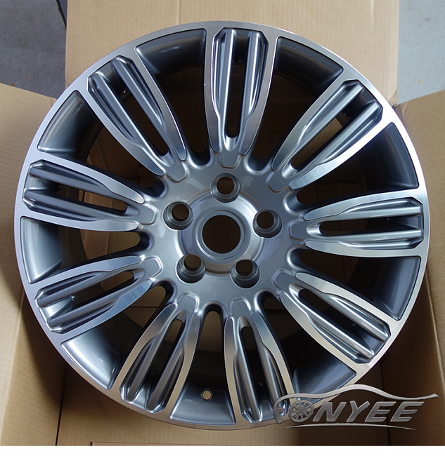 картинка Новые диски RANGE ROVER VELAR R20 5x120 ET45 J9 серый + серебро магазин  StreetTuning 